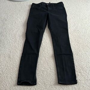 Black skinny jeans with pockets.